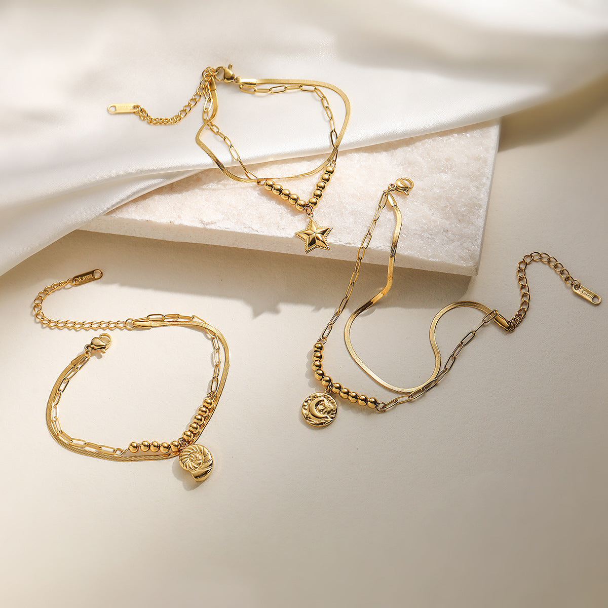 Braccialetto geometrico minimalista in acciaio inossidabile da donna con placcatura in oro 18 carati, design a doppio strato impilabile