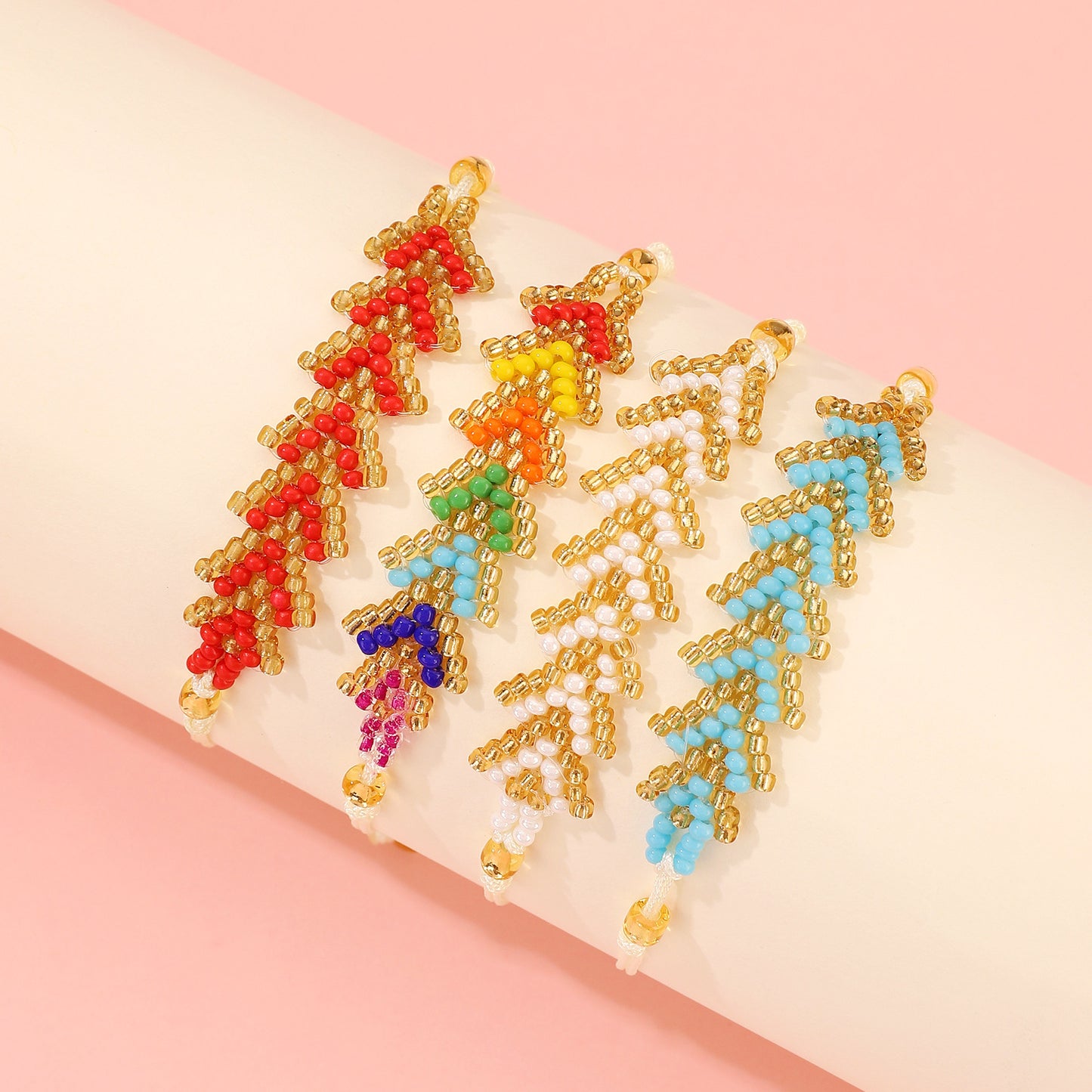 Bracciale Artigianale Bohemien Minimalista con Perline di Vetro a Forma di Freccia Geometrica
