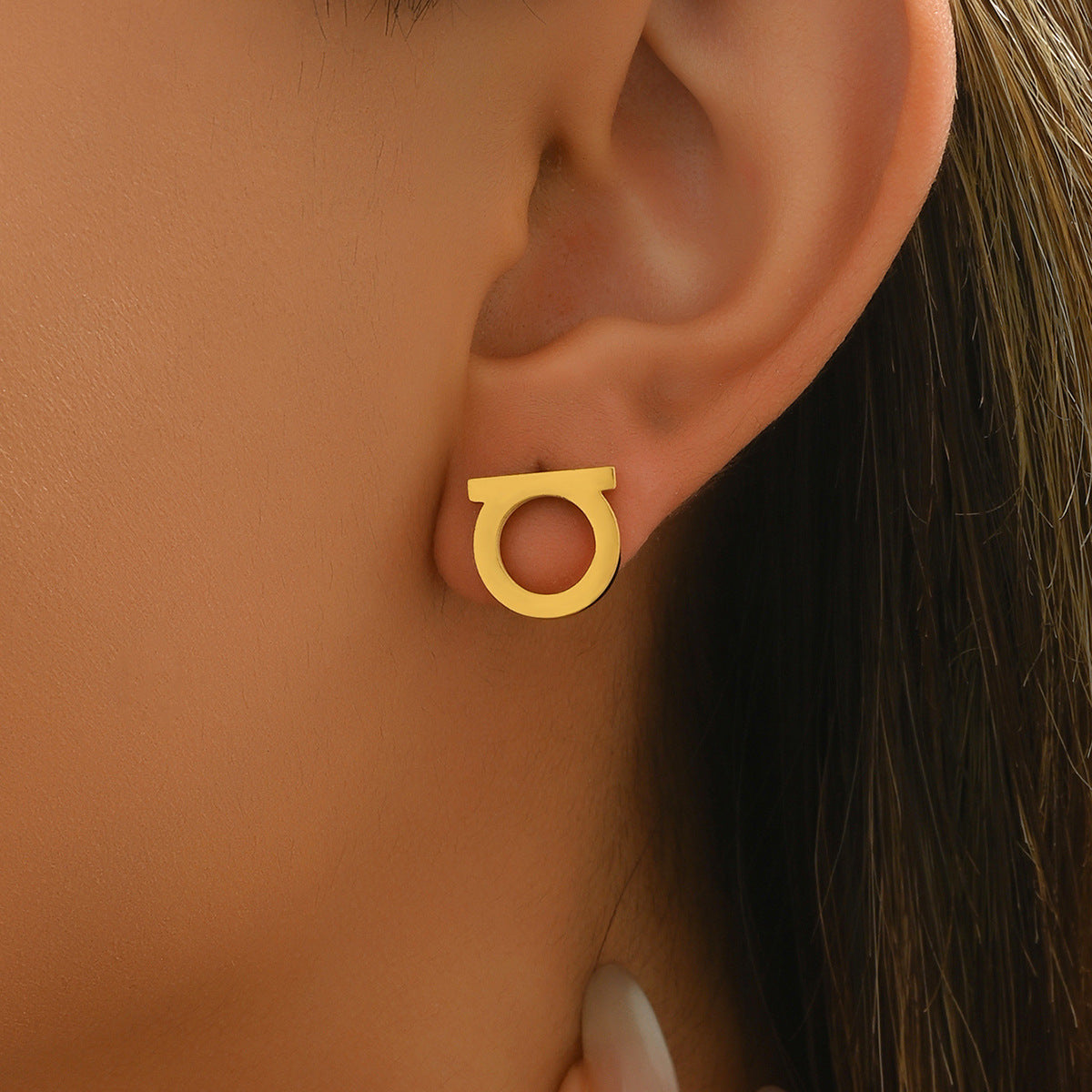 Pendientes con diseño de letra de estilo bosque minimalista para mujer en cobre con acabado galvanizado