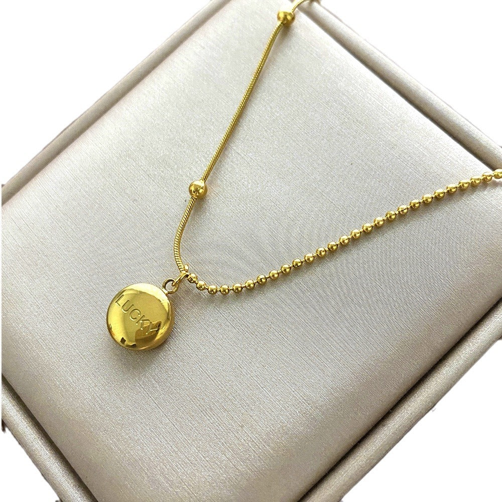 Collana da donna minimalista con pendente a forma di animale in acciaio al titanio, finitura placcata e delicata catena clavicolare