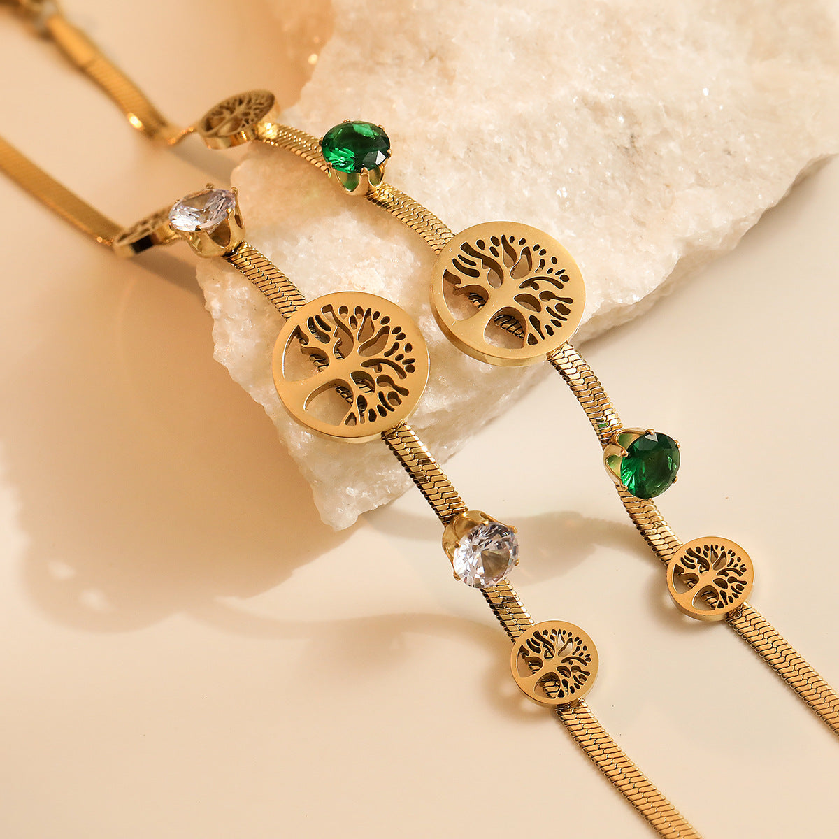 Bracciale Albero della Vita Geometrico alla Moda da Donna in Acciaio al Titanio con Placcatura in Oro e Intarsio di Zirconi