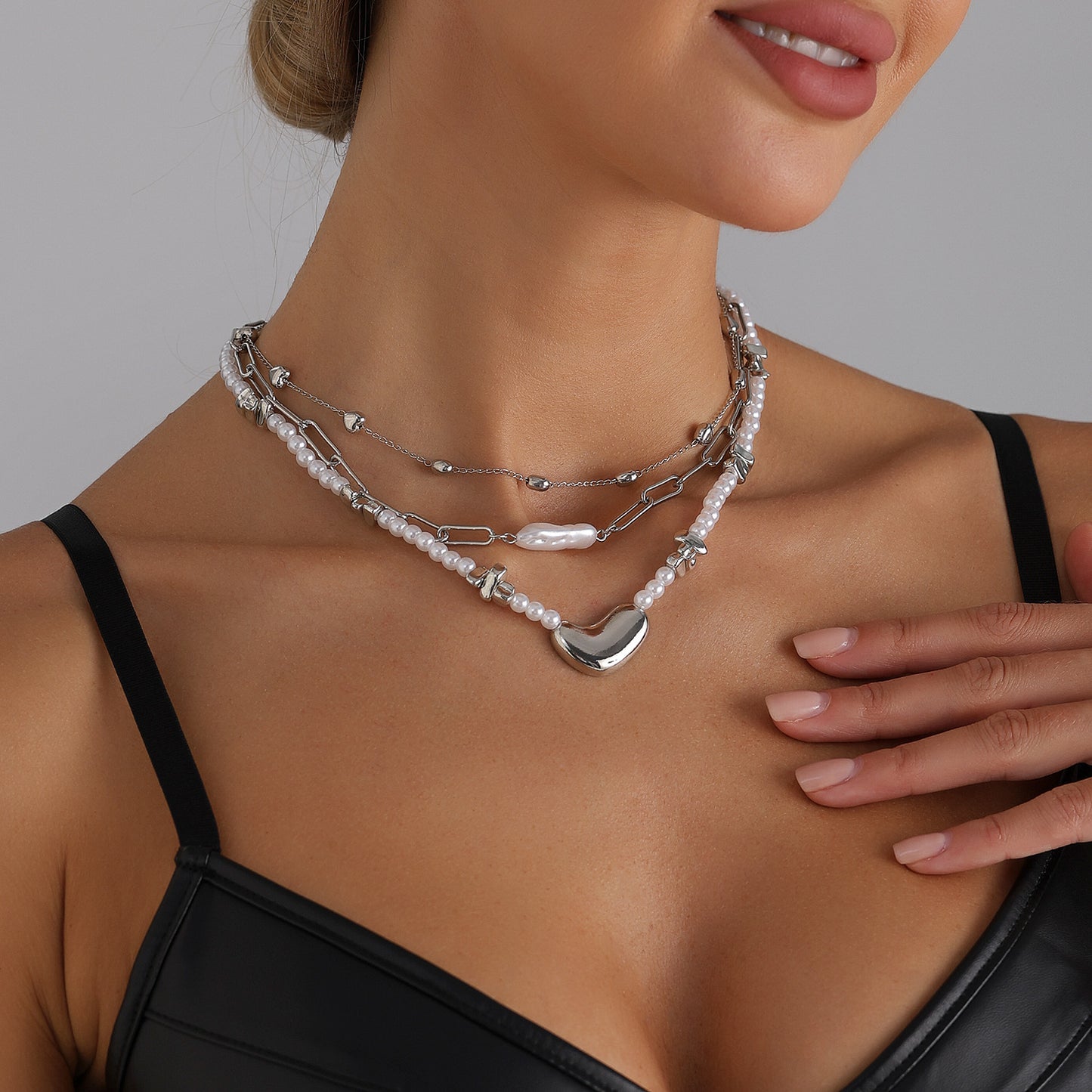 Luxury Geometric Heart Alloy Plated Necklace with Pearl Inlay for Women