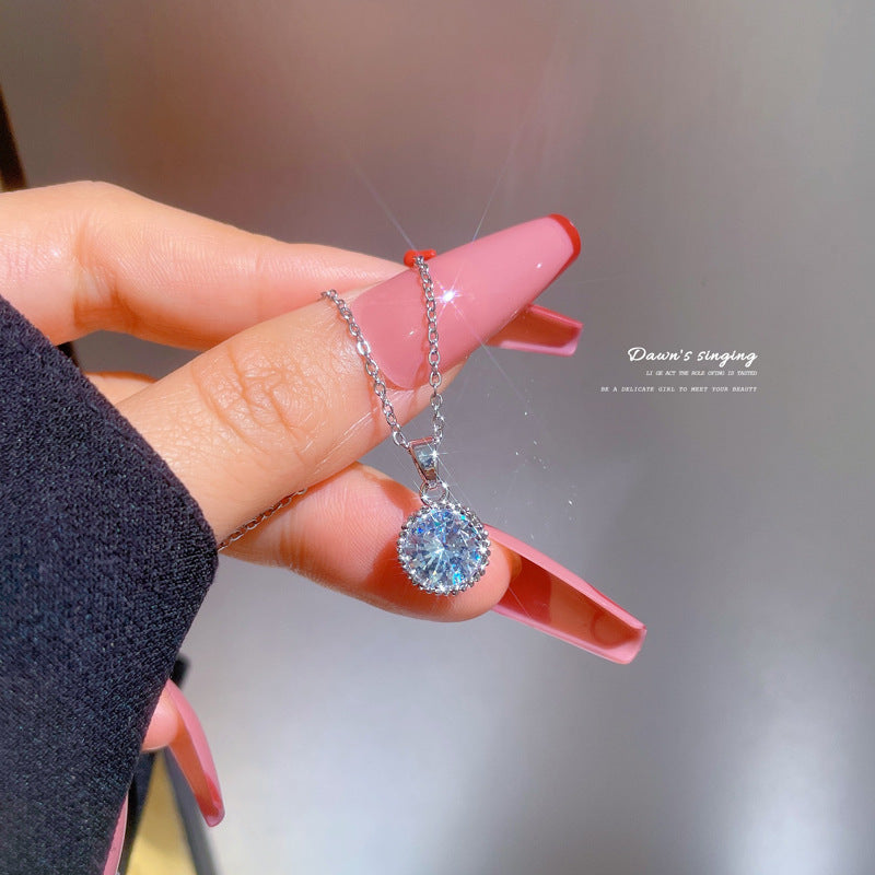 Collar con colgante geométrico de lujo minimalista con diamantes de imitación en acero de titanio y oro para mujer
