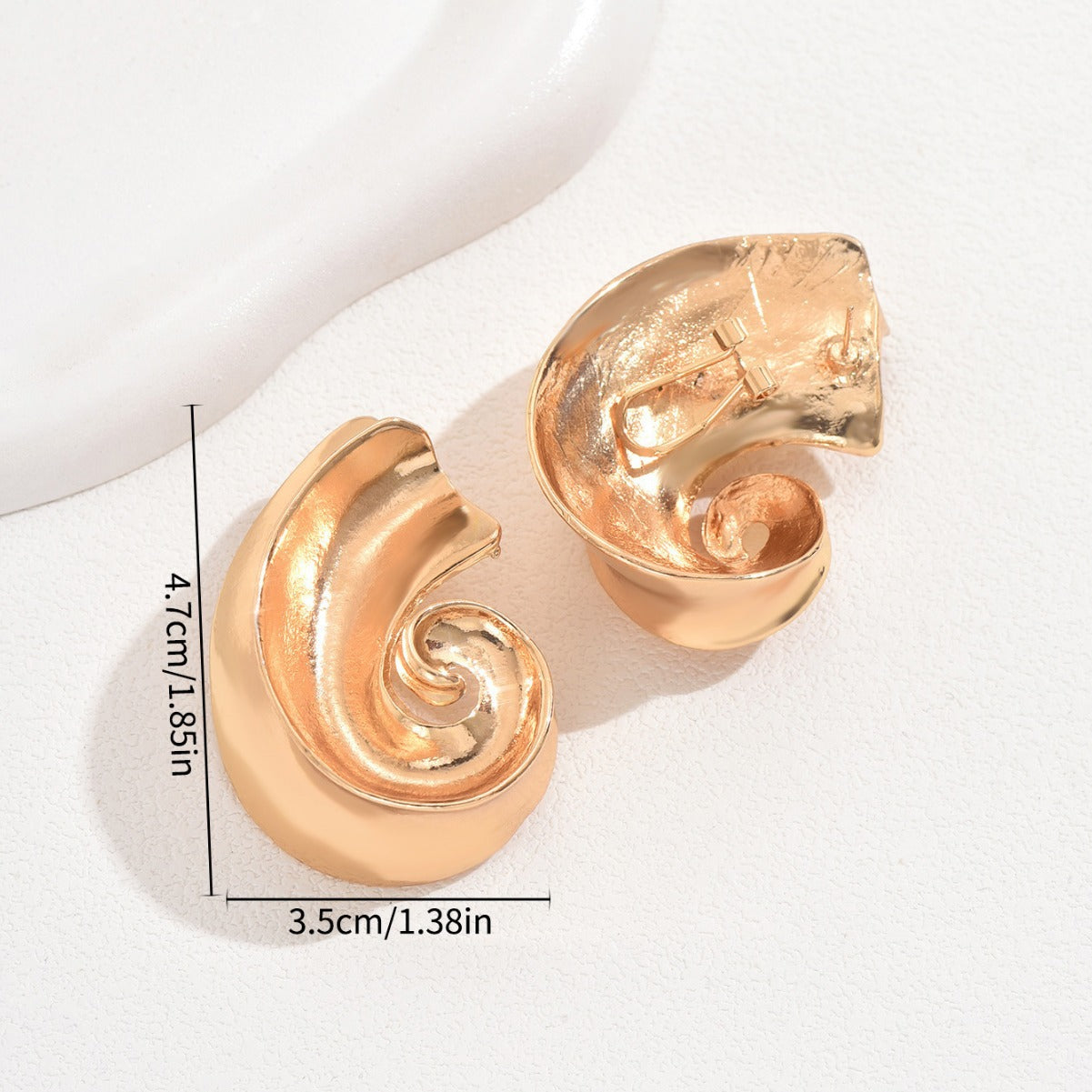 Pendientes de Aleación de Zinc con Forma de Concha Geométrica y Acabado Galvanizado para Mujer, Pendientes de Tuerca Modernos y Minimalistas