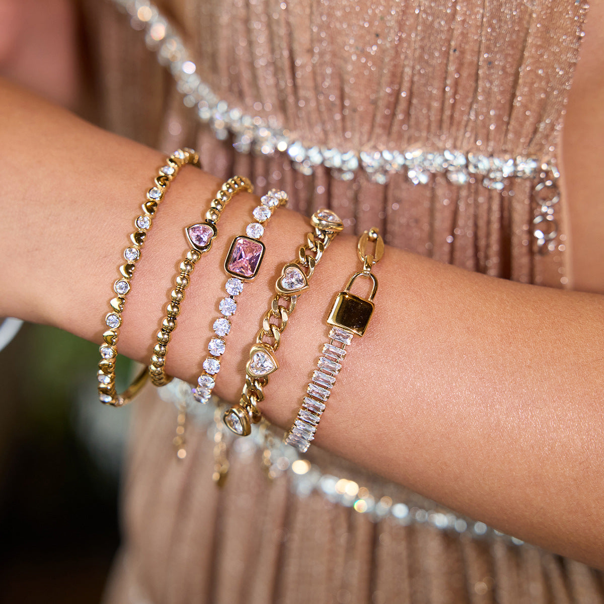 Elegante Bracciale a Cuore in Acciaio Inossidabile con Intarsio di Strass, Finitura Placcata, Gioielli Minimalisti alla Moda per Donne