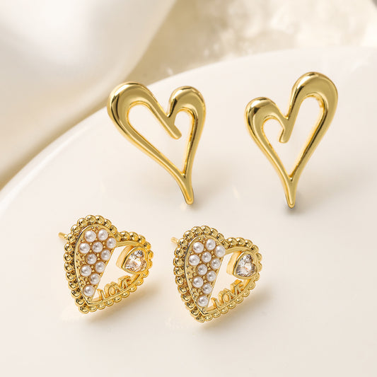 Pendientes Minimalistas de Cobre con Forma de Corazón, Chapados en Oro de 18K, con Circonitas Microengastadas y Acentos de Perlas para Mujer