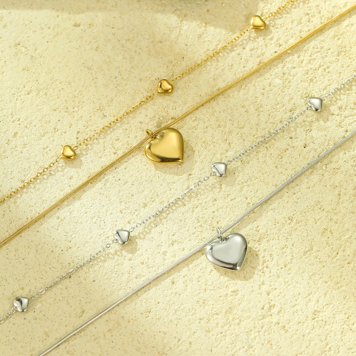 Collana alla moda da donna con ciondolo a cuore a doppio strato in acciaio al titanio con finitura placcata
