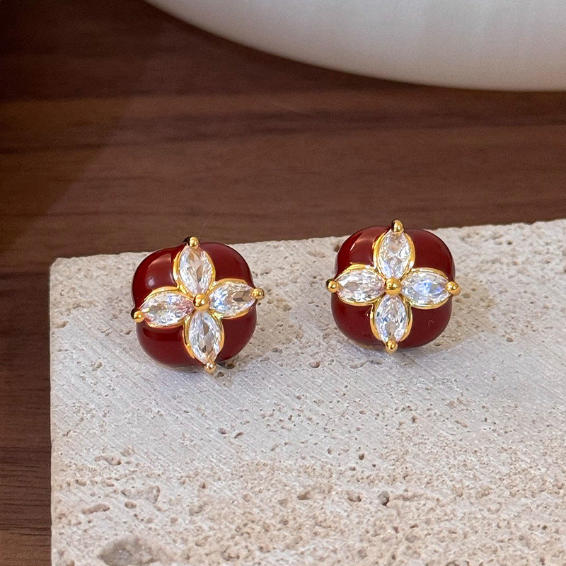 Pendientes cuadrados florales vintage para mujer con base de cobre chapado en oro, acabado esmaltado y detalles de circonitas