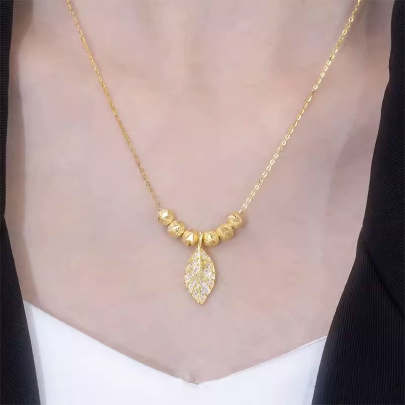Collana Minimalista Unisex in Acciaio al Titanio a Forma di Foglia con Ciondolo in Rame su Catena Box