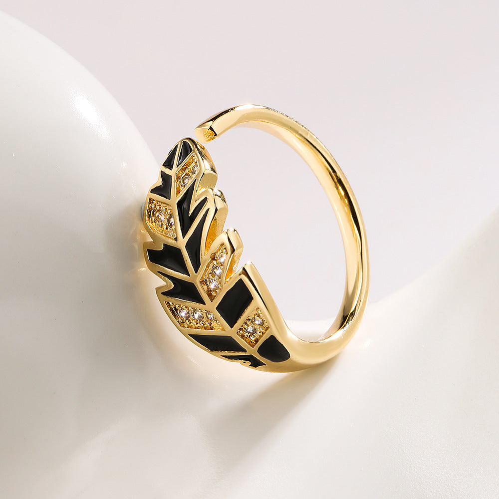 Anello Minimalista Geometrico a Foglia in Rame con Placcatura in Oro e Intarsio in Zircone per Donne