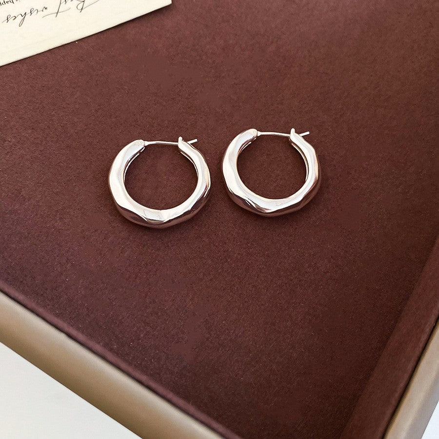 Aretes Geométricos Minimalistas de Cobre con Acabado Chapado para Mujer Pendientes Modernos y Versátiles