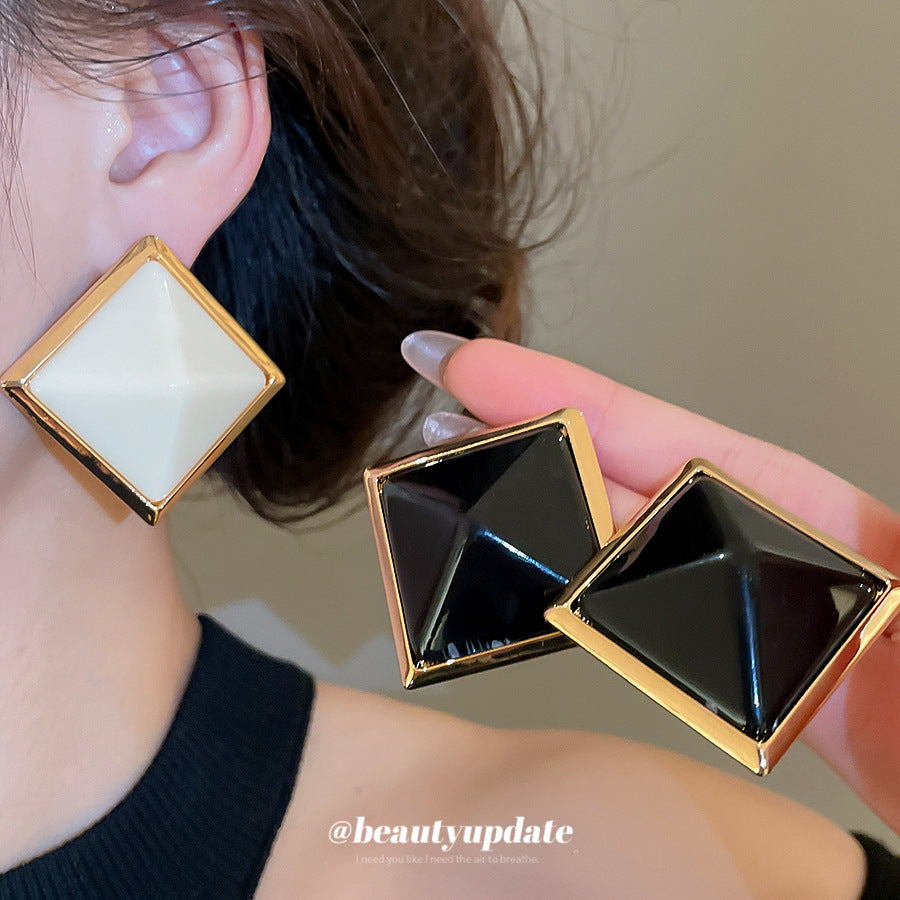 Pendientes de rombo de resina estilo retro francés con postes de acero chapado para mujer