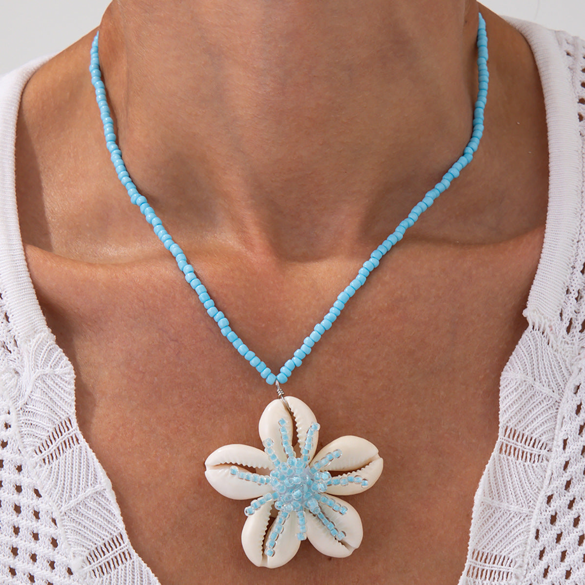 Collar de concha y flores bohemio para mujer con detalles artesanales, temática de playa natural, cadena a la clavícula
