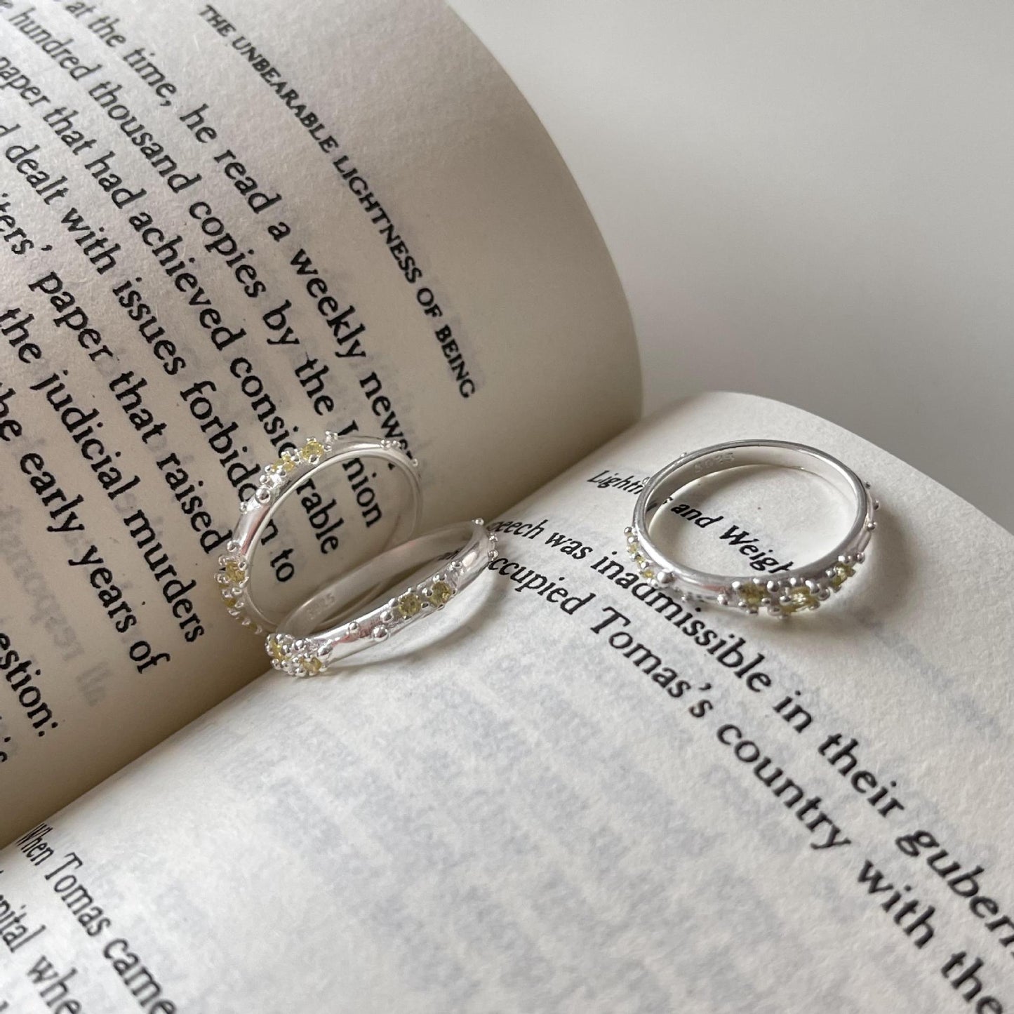 Elegante Anello Regolabile da Donna in Argento Sterling 925 a Forma di Numero Irregolare