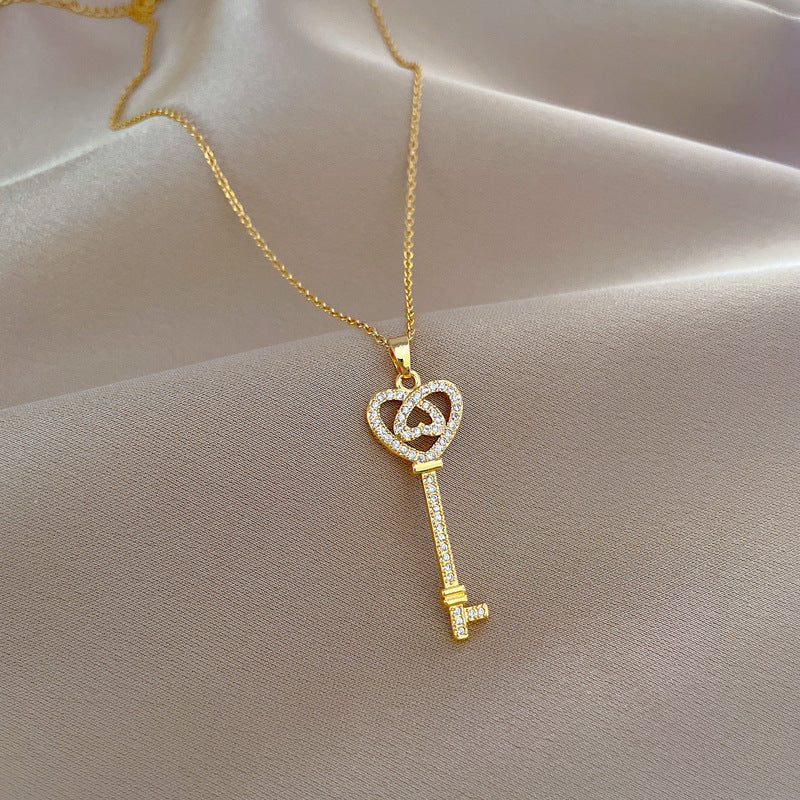 Luxury Sweet Heart-Shaped Rhinestone Pendant Necklace in Titanium Steel and Stainless Steel for Unisex