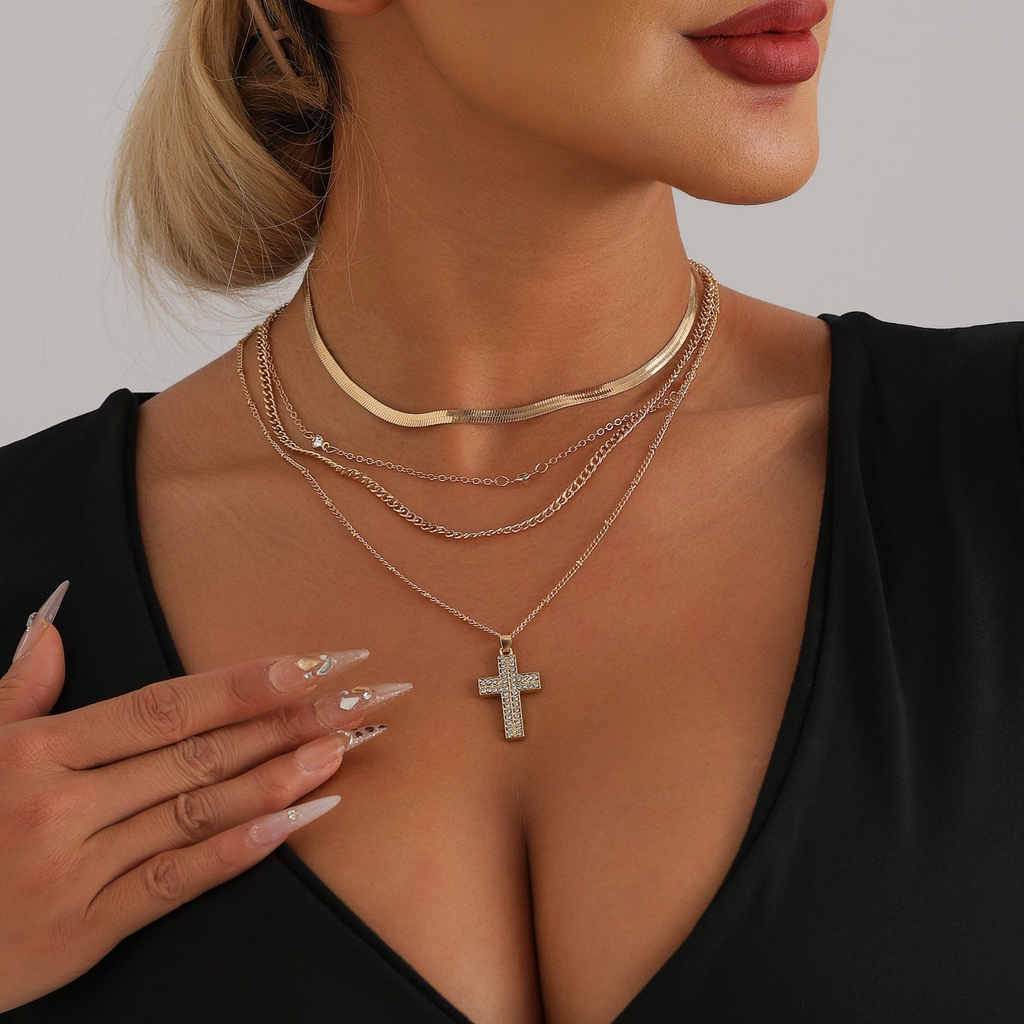 Vintage-Inspired Cross Pendant Necklace with Rhinestone Accents on Snake Chain for Women