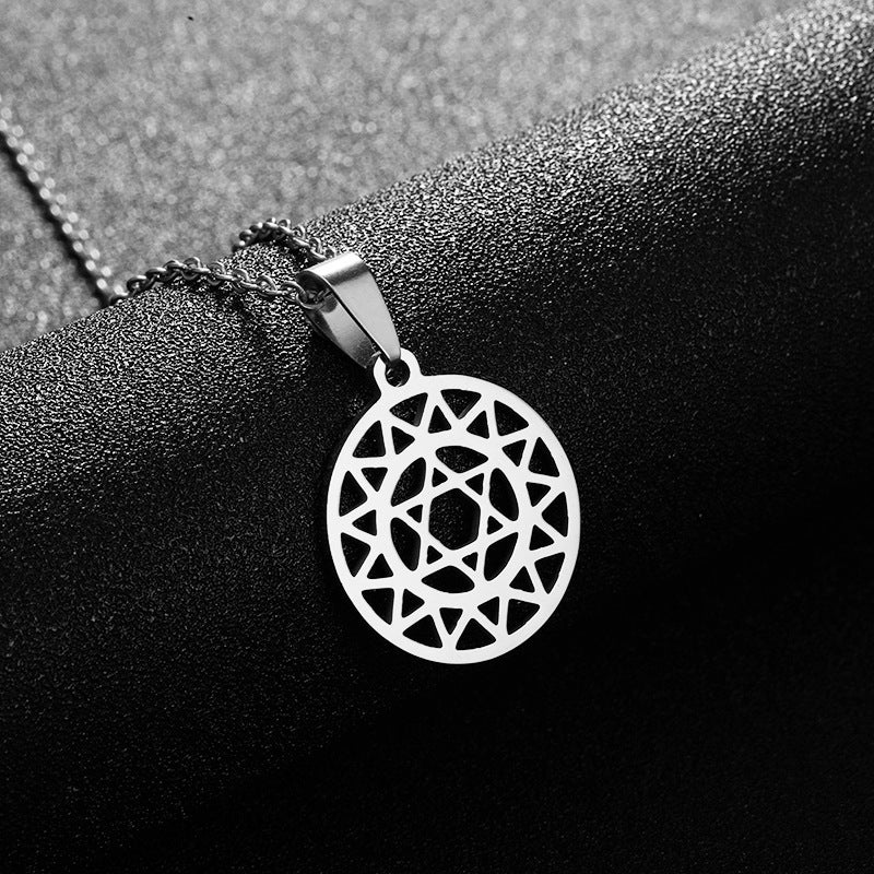 Collana con ciondolo esagonale geometrico in acciaio inossidabile con catena a O placcata sottovuoto