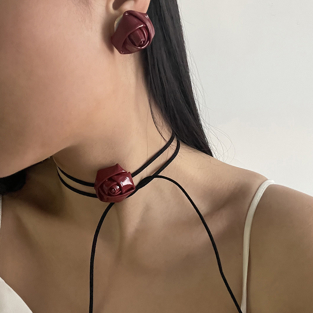 Juego de collar y pendientes con colgante de rosa floral estilo Ins con detalles de cuero de PU y acabado chapado para mujer