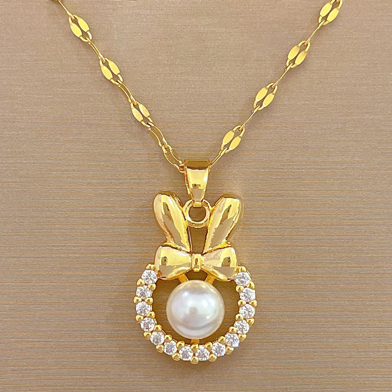 Elegante collana a pendente con fiocco di perle per donna con catena in acciaio al titanio e motivo geometrico a luna
