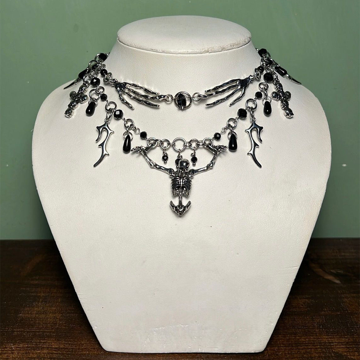Collar de Calavera y Ángel Gótico Oscuro de Halloween para Mujer con Material de Aleación y Acabado Chapado, Diseño Geométrico, Cadena de Collar en Capas