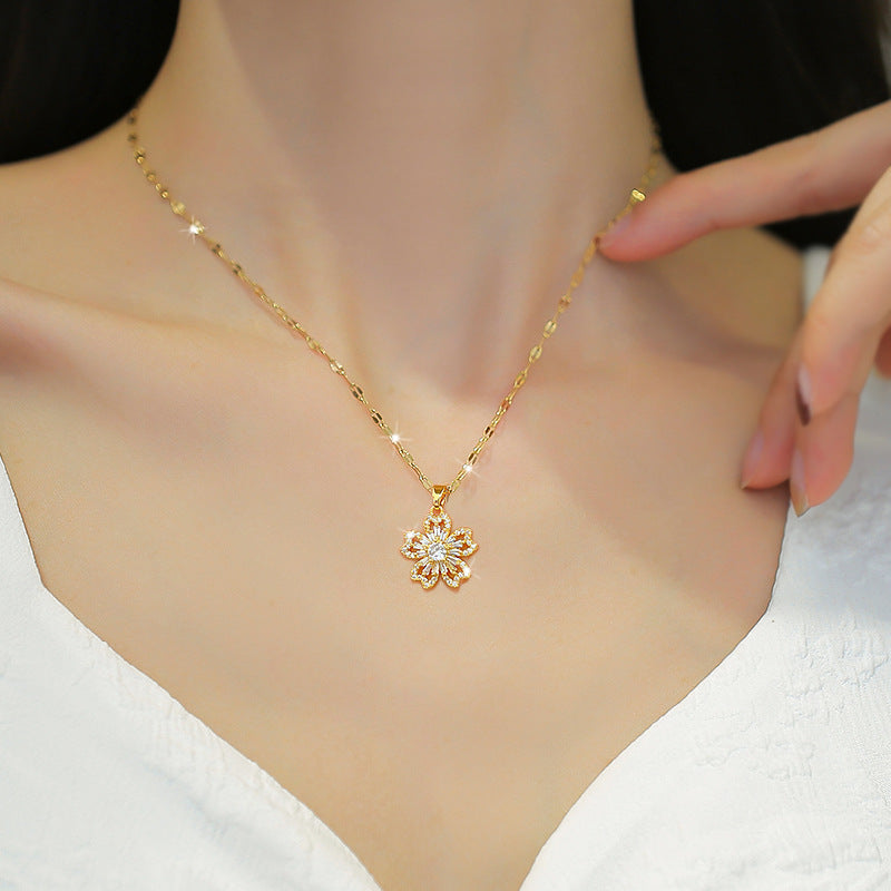 Collana con ciondolo floreale in acciaio al titanio di lusso con intarsio in strass dal design geometrico per donne e uomini, catena regolabile 21-50 cm