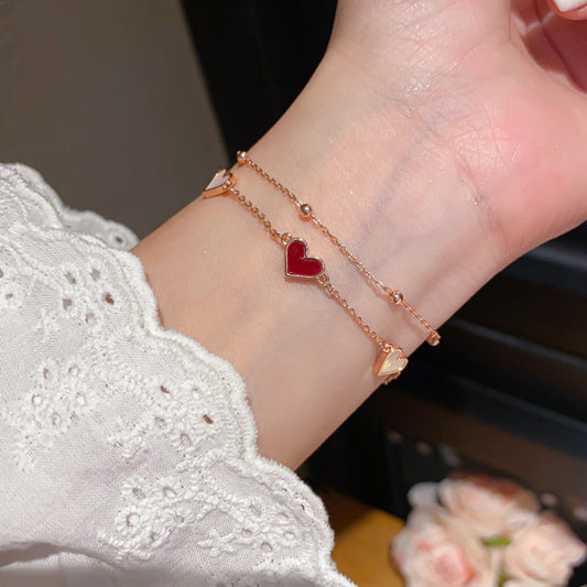 Bracciale doppio strato a cuore in madreperla per donna con finitura placcata, accessorio di moda elegante e minimalista per l'uso quotidiano e regali di viaggio