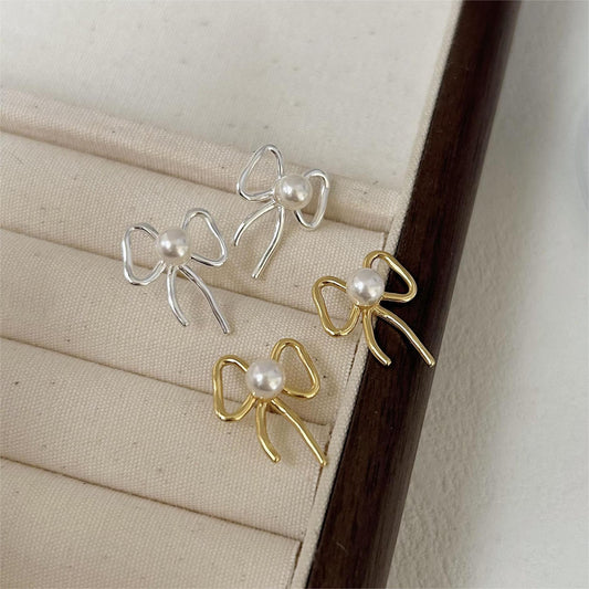 Orecchini a perno con perla e fiocco minimalisti in argento sterling 925 placcato oro