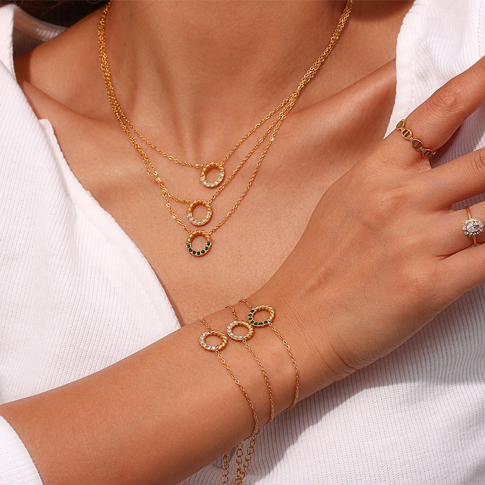 Collana pendente a cerchio ritorto geometrico minimalista in acciaio inossidabile da donna con pendente in acciaio al titanio e finitura galvanica