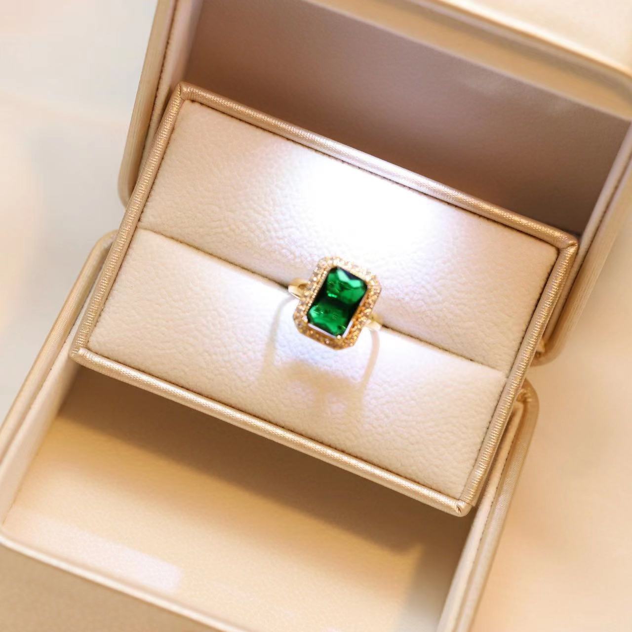 Minimalist Geometric Emerald Zircon Pendant Necklace Set for Women in Titanium Steel with Vacuum Plating