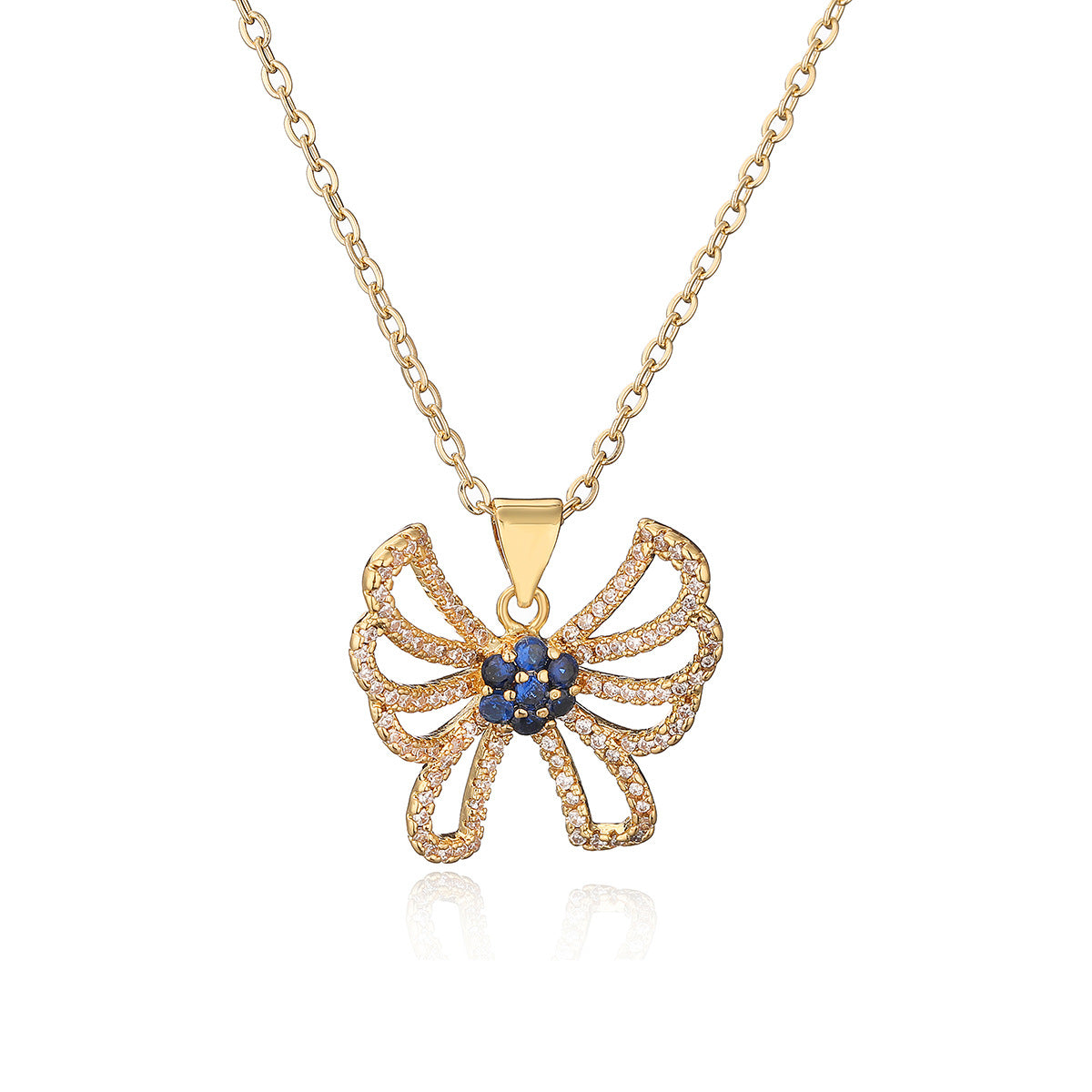 Collana con pendente a farfalla minimalista da donna con accenti di zirconi su catena in rame