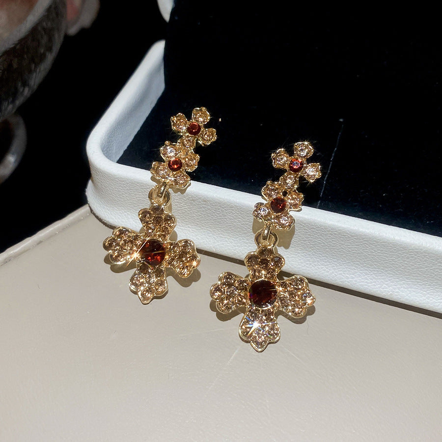 Conjunto de collar y pendientes de aleación con diseño floral vintage e incrustaciones de diamantes de imitación para mujer
