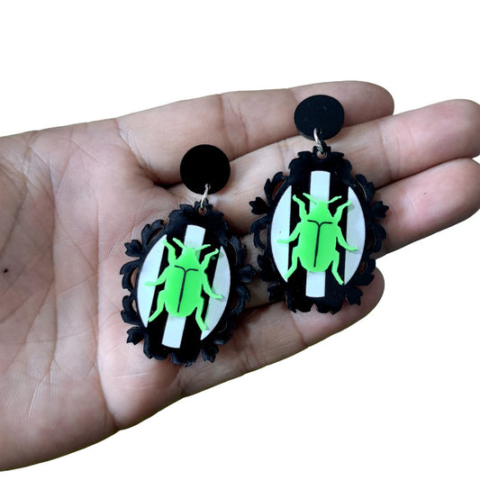Pendientes acrílicos minimalistas con forma de escarabajo y estampado de insectos para mujeres y hombres