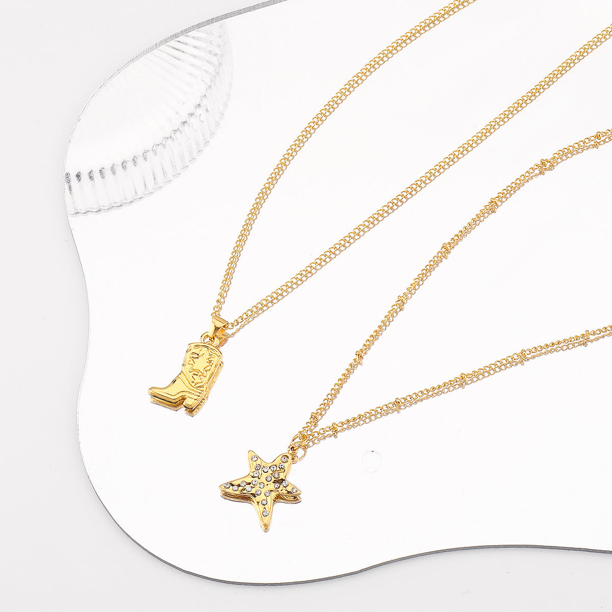 Collana alla moda con pendente a forma di stella, intarsi in strass e catena in ferro elettrodeposto, da donna