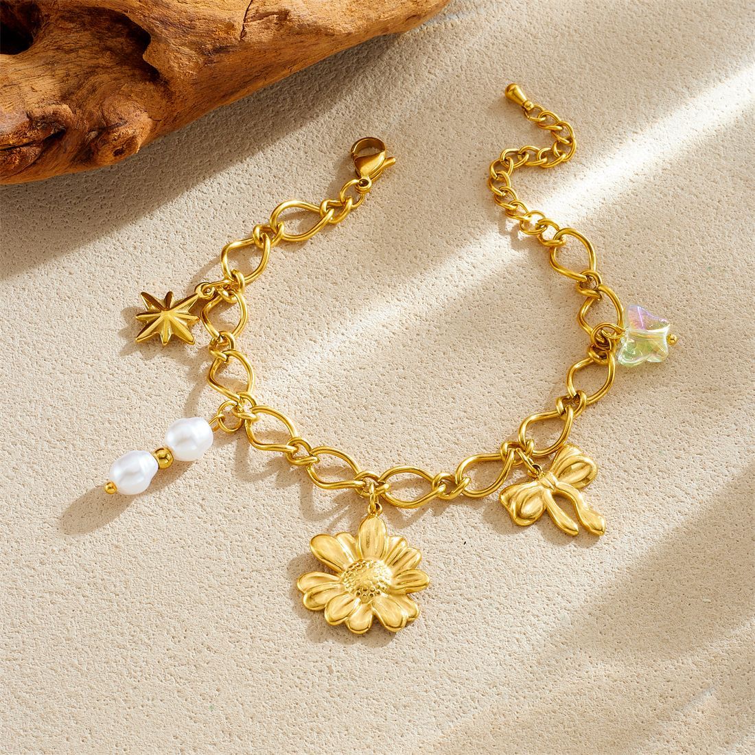 Vintage Elegant Gold Plated Floral Pearl Pendant Stainless Steel Bracelet