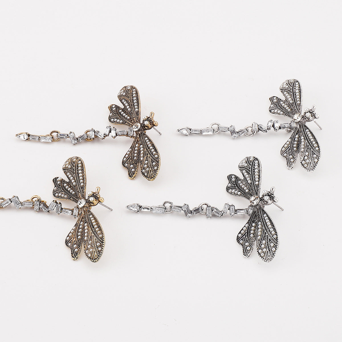 Pendientes de mariposa de latón de inspiración vintage con incrustaciones de diamantes de imitación para mujer