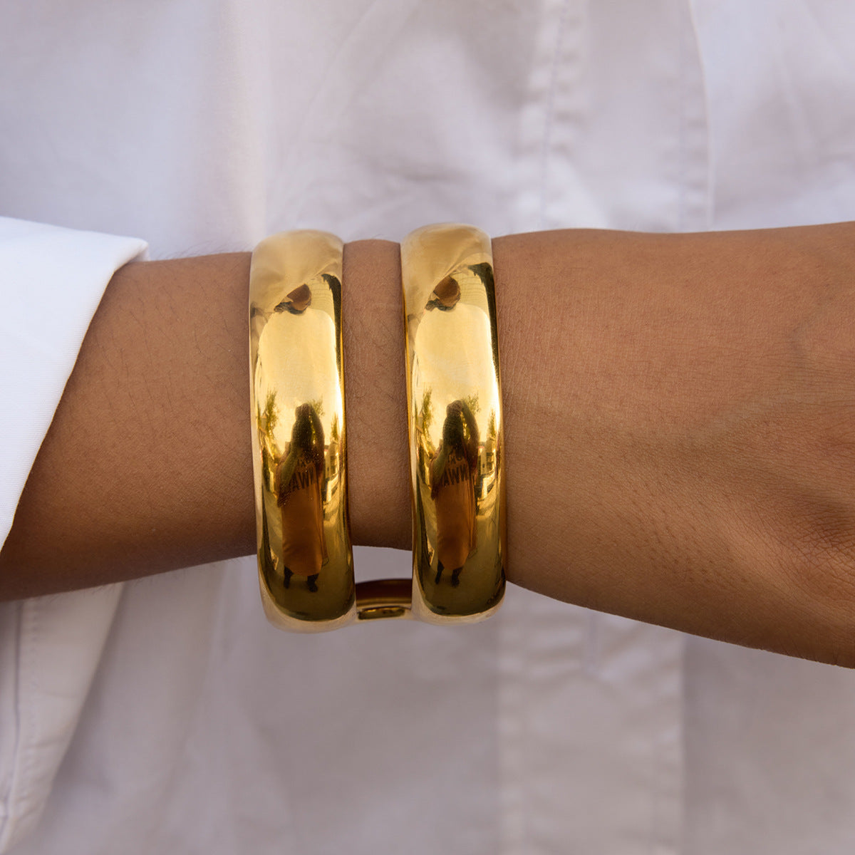 Pulsera Minimalista Geométrica de Doble Capa de Acero de Titanio con Chapado en Oro e Incrustaciones de Resina para Mujer