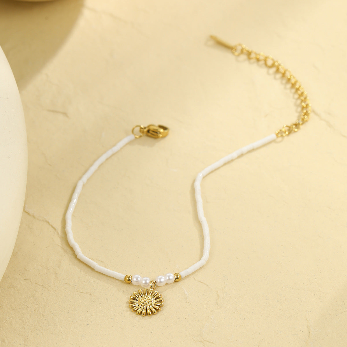 Minimalist Daisy Pearl Bracelet in Stainless Steel with Plated Finish for Women