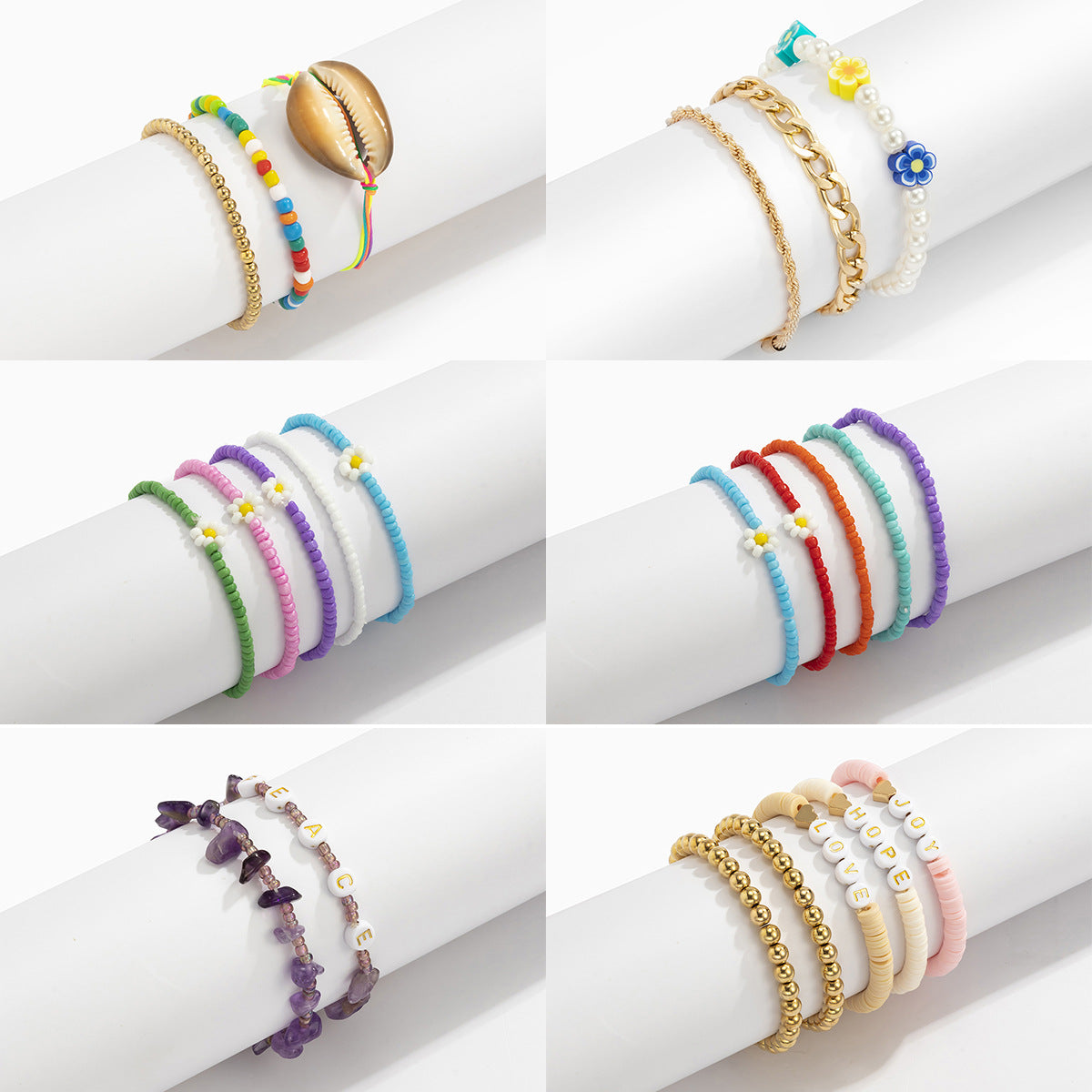 Bracciale elastico Boho Chic da donna con perline, ciondoli a conchiglia e dettagli a margherita in resina e plastica