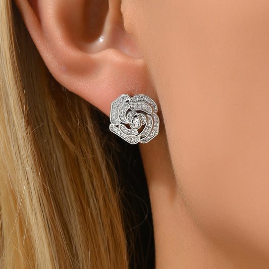 Pendientes minimalistas de cobre con diseño floral fresco, incrustaciones de circonita y diseño de flor rosa para mujer