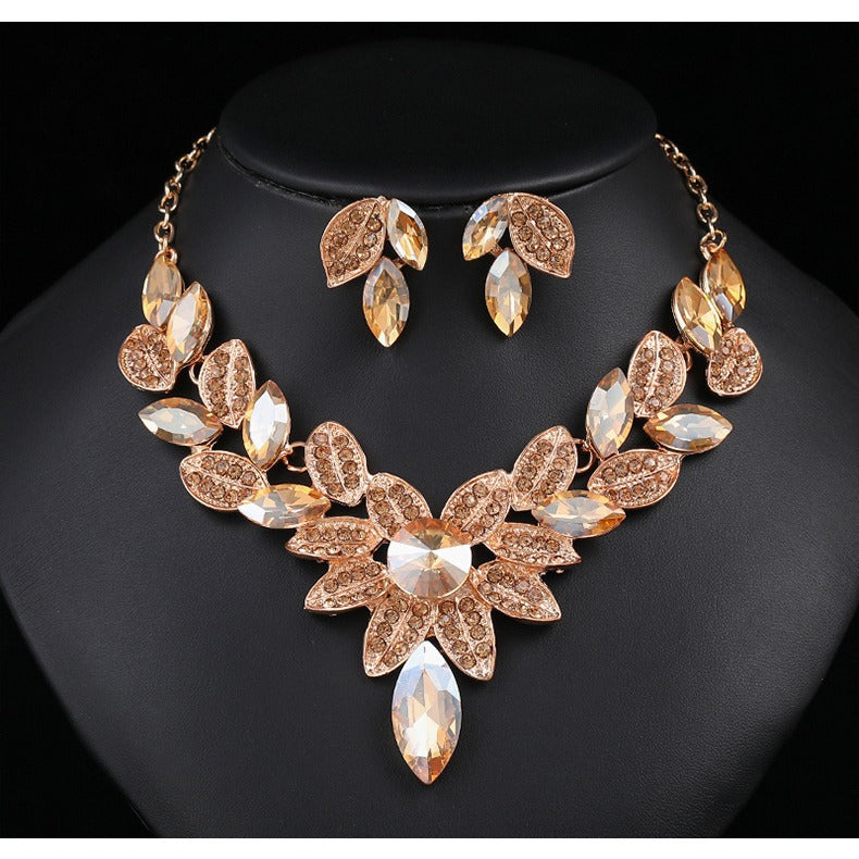 Set di collana in lega vintage esagerata con motivo floreale, pendente a tulipano e petalo, galvanizzato per donne, include orecchini abbinati