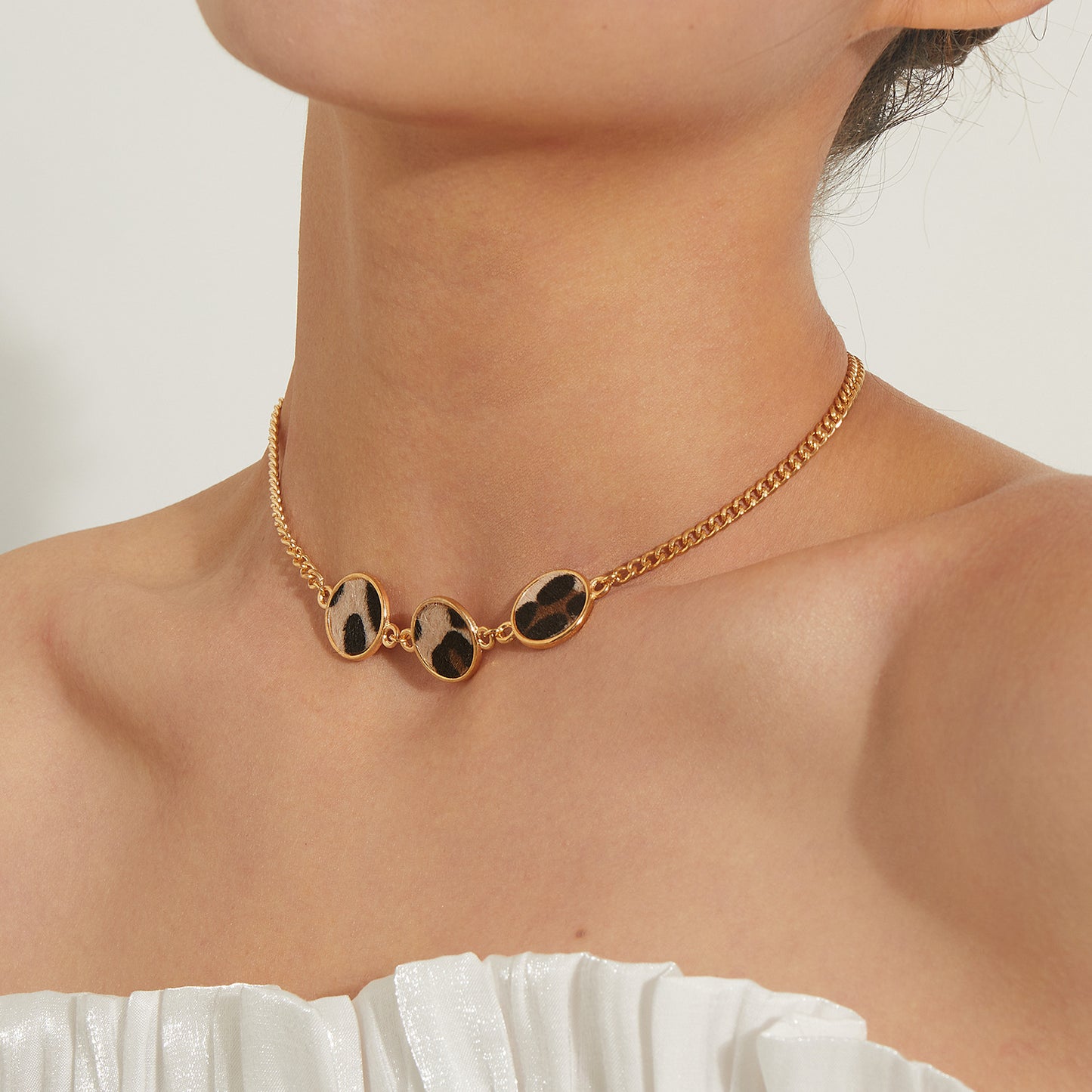 Geometric Leopard Print Alloy Pendant Necklace for Women with Plated Finish