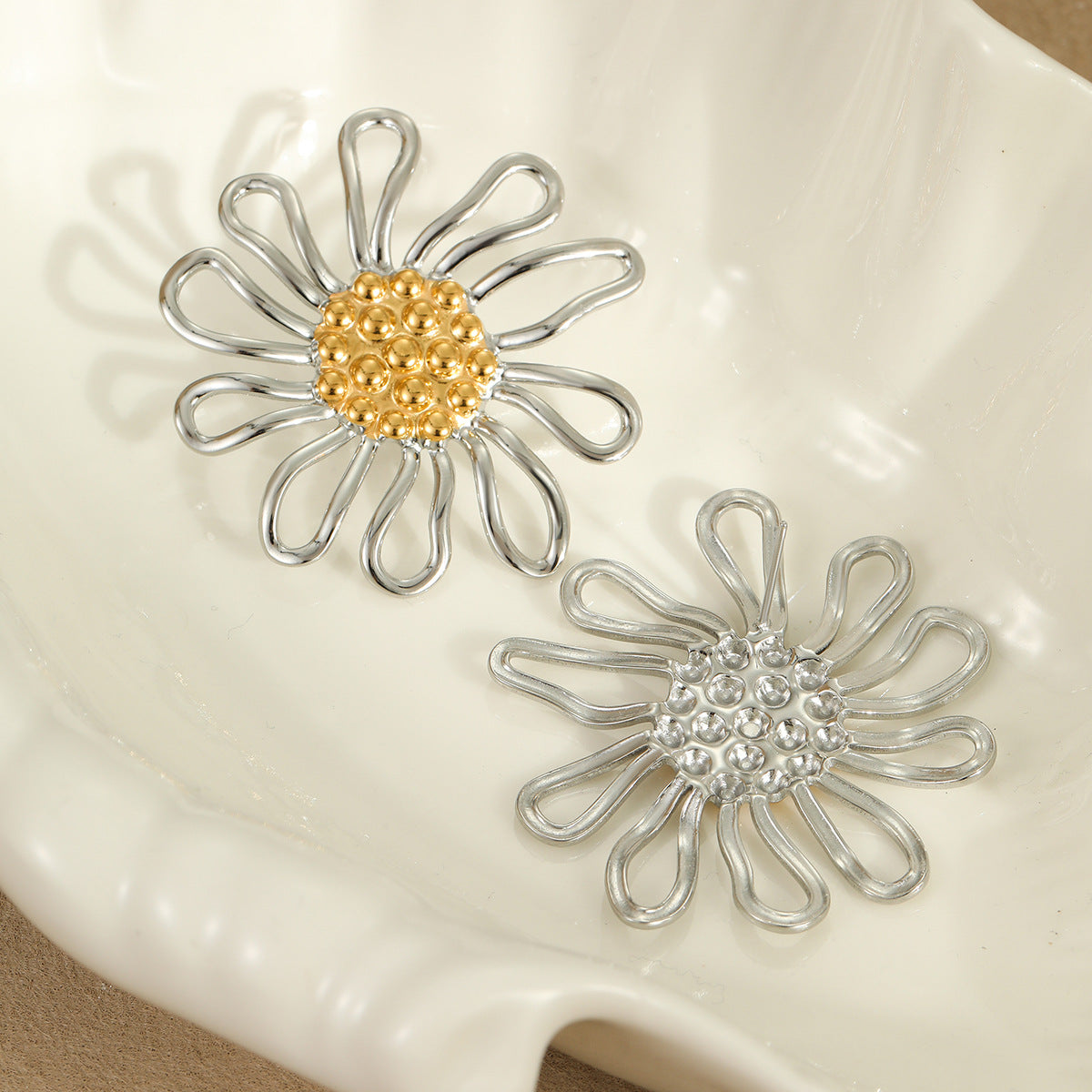 Fashionable Floral Stainless Steel Hammered Texture Hollow Sunflower Earrings for Women with Plated Finish