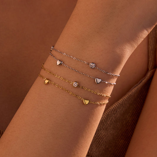 Elegante Bracciale in Acciaio Inox a Cuore con Intarsi in Zirconi per Donna, Finitura Placcata, Stile Ufficio alla Moda