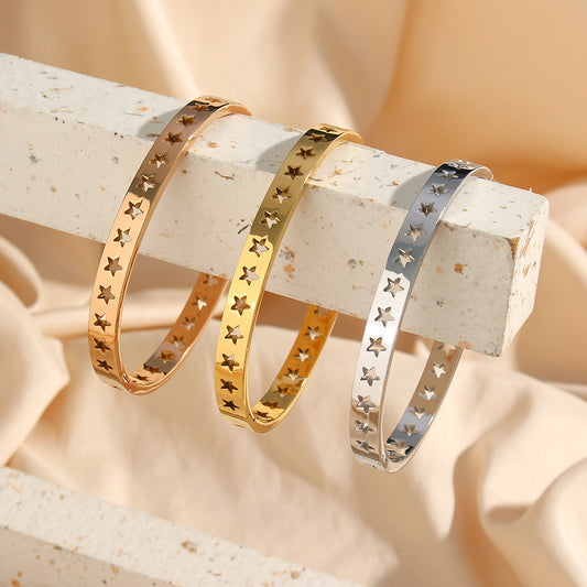 Pulsera de brazalete con diseño de estrella hueca de acero inoxidable chapado en oro rosa de 18 quilates de moda