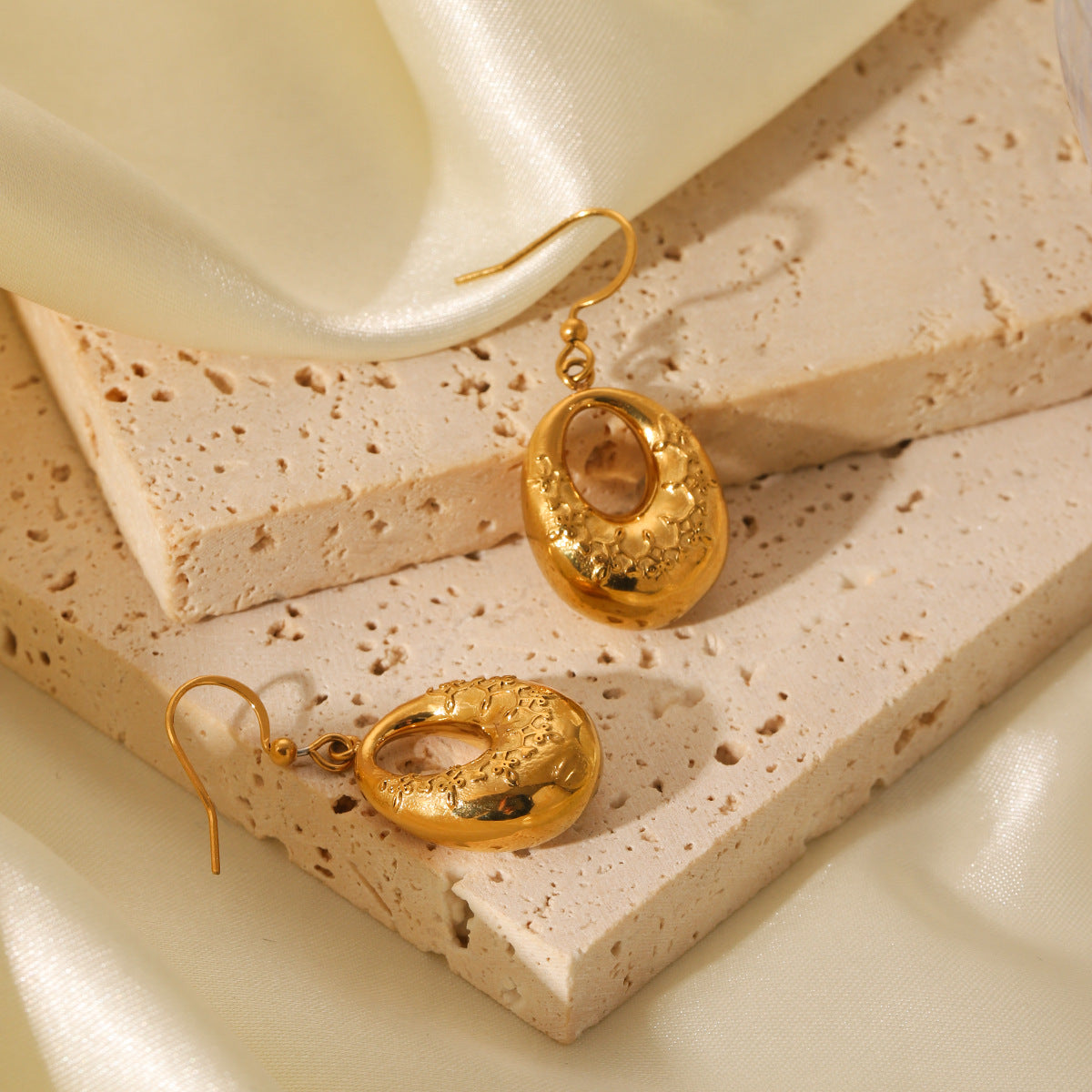 Orecchini pendenti da donna in acciaio inossidabile con placcatura in oro 18 carati, design geometrico stile palazzo francese e anello ovale