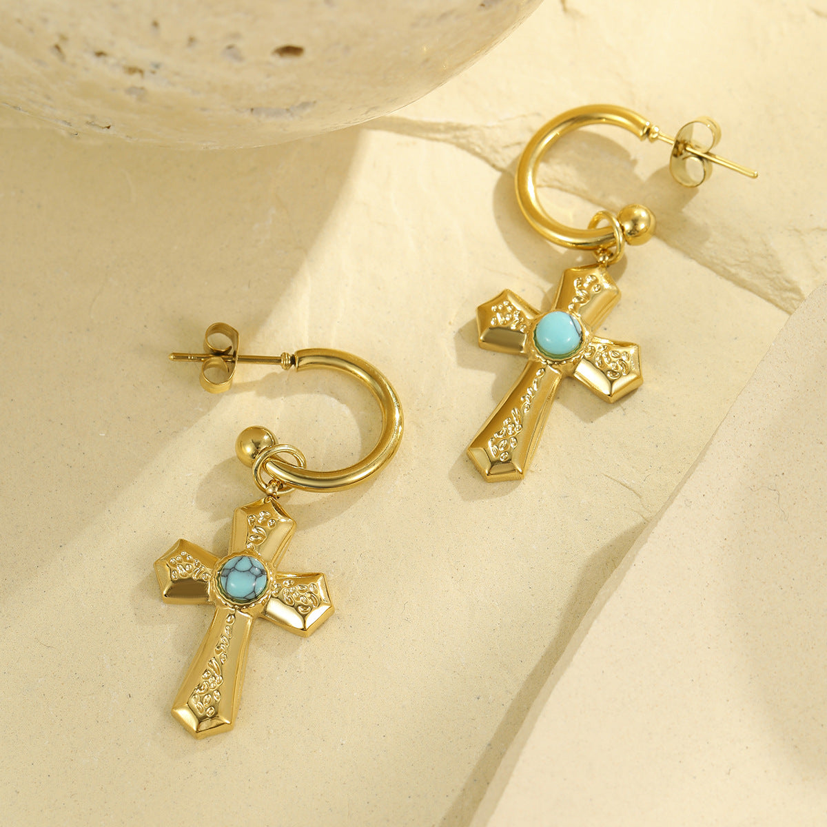 Collana con pendente a croce geometrica OL di tendenza in acciaio inossidabile con finitura placcata per donna