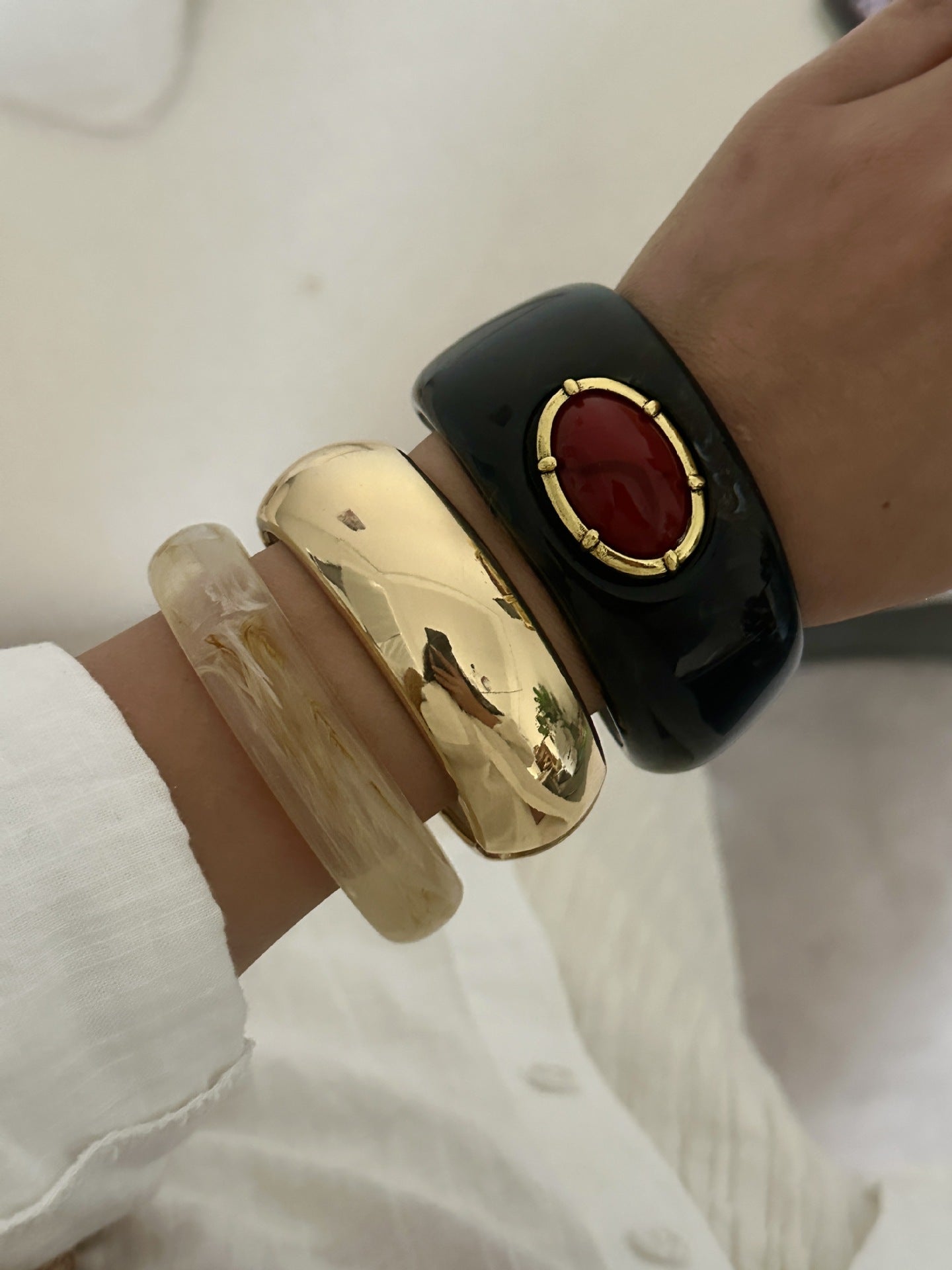 Vintage Oval Geometric Alloy Cuff Bracelet with Resin Inlay and Gradient Turquoise Pattern