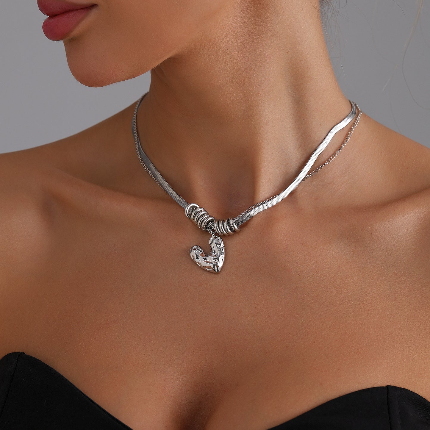 Fashionable Heart-Shaped Alloy Pendant Necklace for Women with Plated Finish on Delicate Snake Chain Minimalist Elegant Jewelry