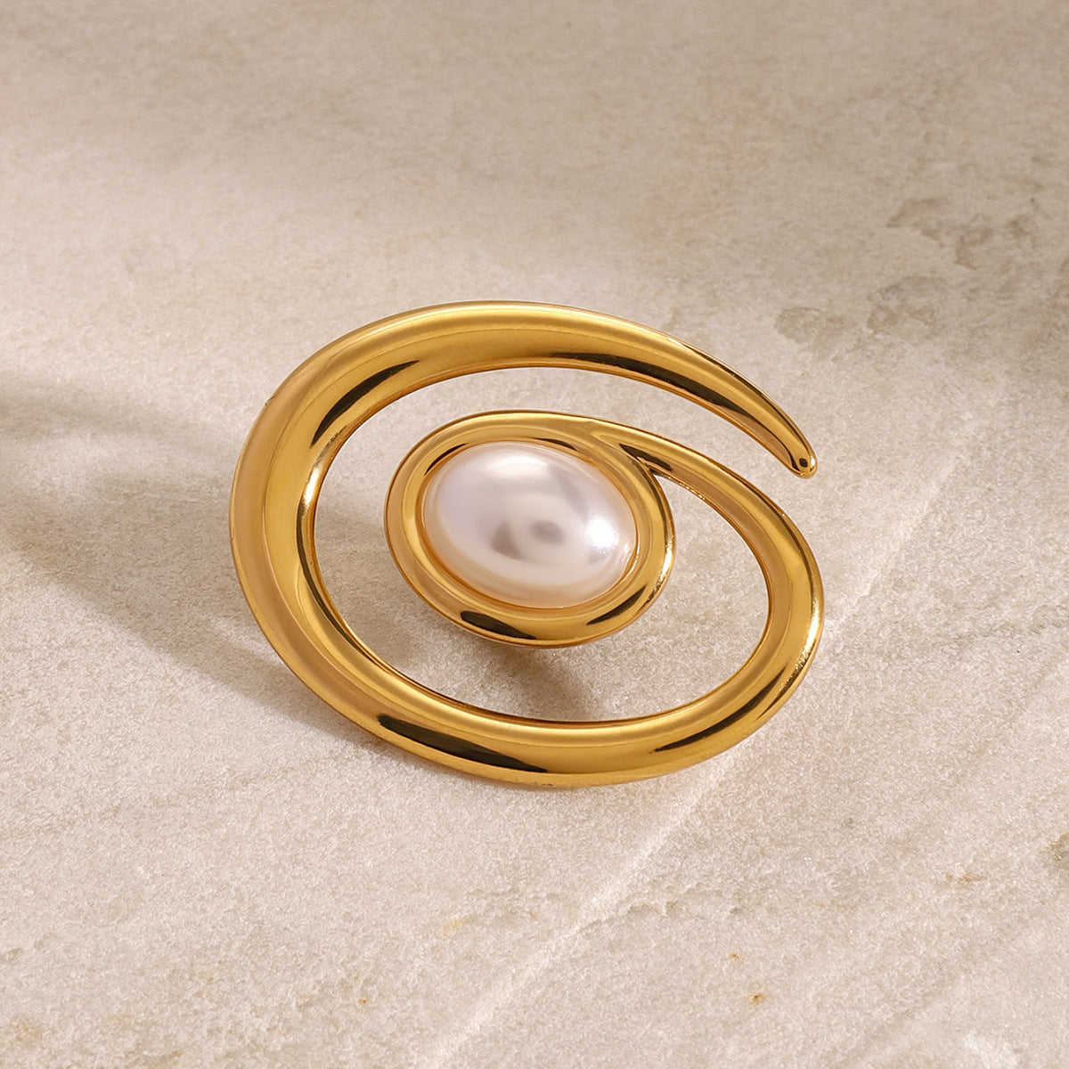 Spilla Elegante Minimalista a Spirale con Perla, Placcata Oro 18K, Accessorio Moda da Donna in Acciaio Inossidabile