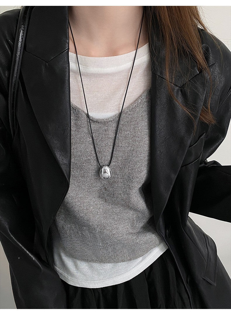 Collana con Pendente Geometrico Minimalista da Donna in Lega con Finitura Elettroplaccata — Catena Leggera per Maglione, Accessorio di Lusso Versatile